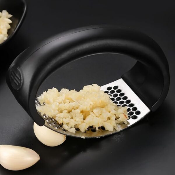 Garlic Press Rocker, Portable Manual Stainless Steel Garlic Press Rocker Crusher Masher with Garlic Peeling Drum for Home Kitchen Utensils (Black) - Image 10