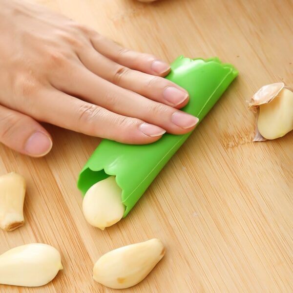 Garlic Press Rocker, Portable Manual Stainless Steel Garlic Press Rocker Crusher Masher with Garlic Peeling Drum for Home Kitchen Utensils (Black) - Image 8
