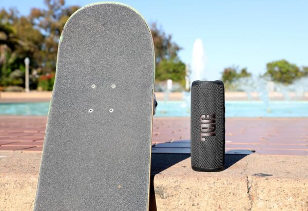 JBL Flip 6 - Portable Bluetooth Speaker, powerful sound and deep bass, IPX7 waterproof, 12 hours of playtime, JBL PartyBoost for multiple speaker pairing for home, outdoor and travel (Blue) - Image 8