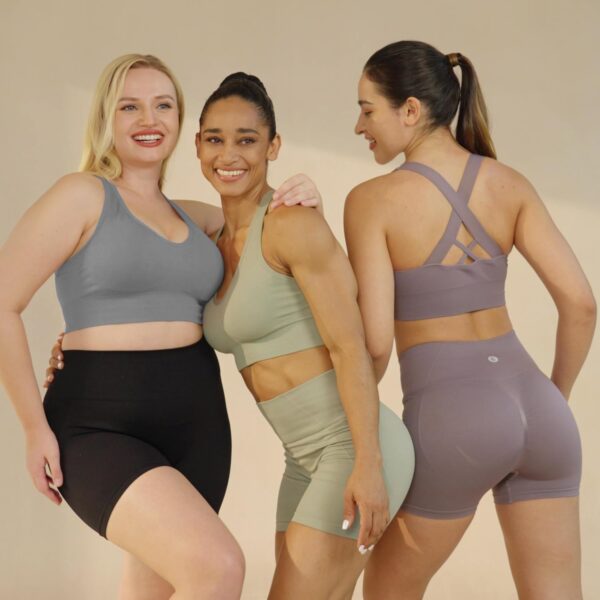 Evercute Sports Bra for Women Padded Medium Support Criss Cross Strappy Bras Seamless High Impact Yoga Exercise Athletic Bras - Image 3